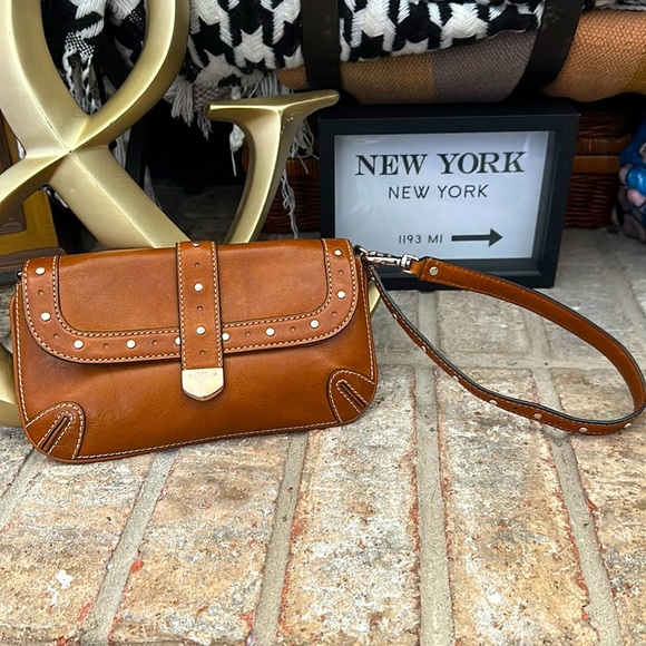 Michael Kors Wristlet - Picture 1 of 9
